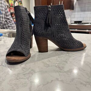 TOM'S Open Toe Suede Botties